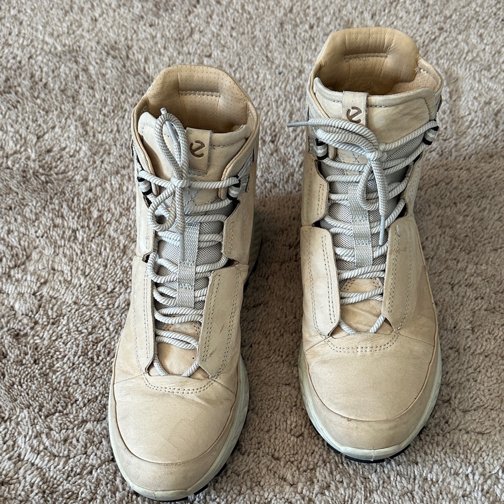 Stylish Beige High-Top women’s boot